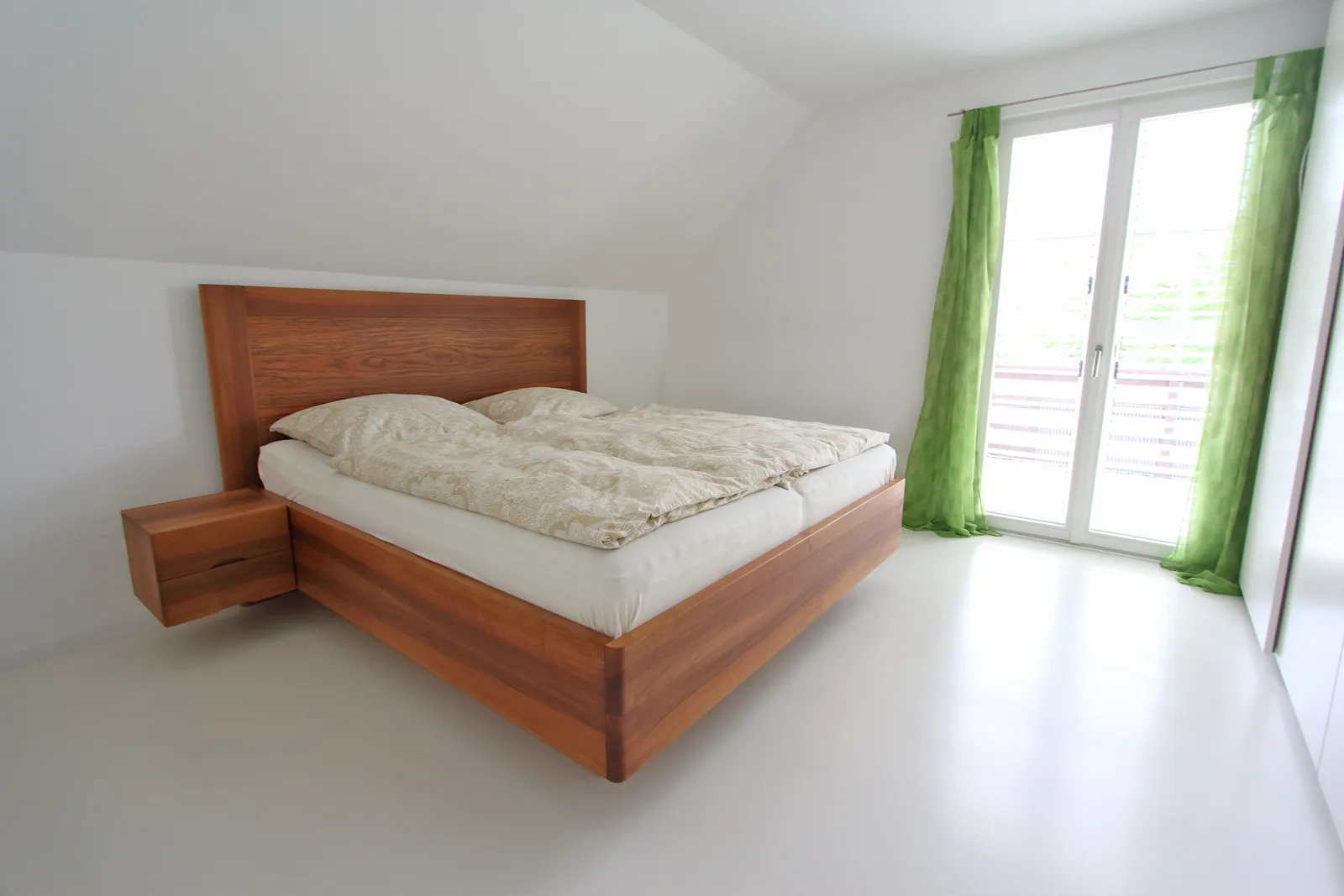 matalia-bett-nussbaum-schwebendend_hohes_kopfteil-3