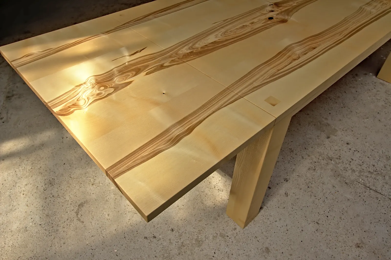 matalia-esstisch-esche-mit_ansteckplatten-1