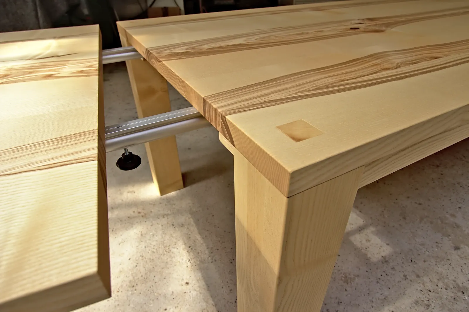 matalia-esstisch-esche-mit_ansteckplatten-2