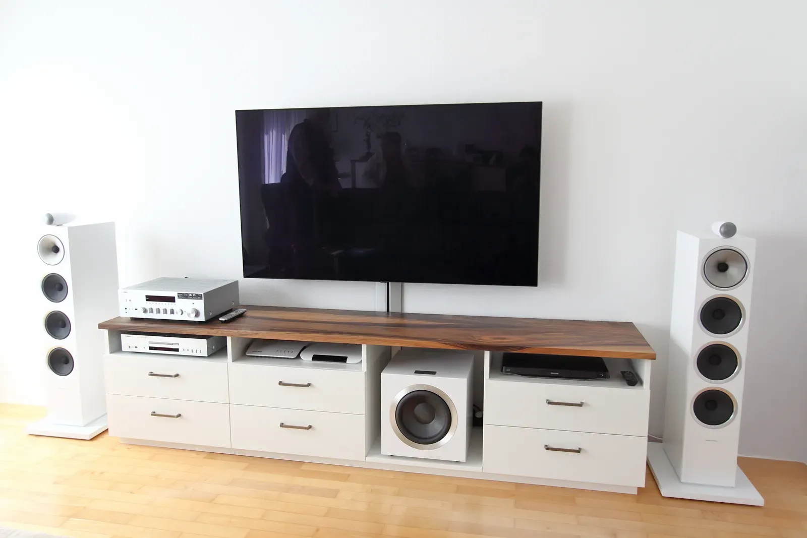 matalia-hifiboard-nussbaum-in_weiss-1
