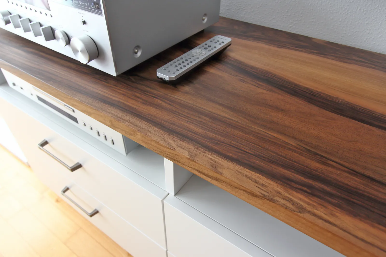matalia-hifiboard-nussbaum-in_weiss-4
